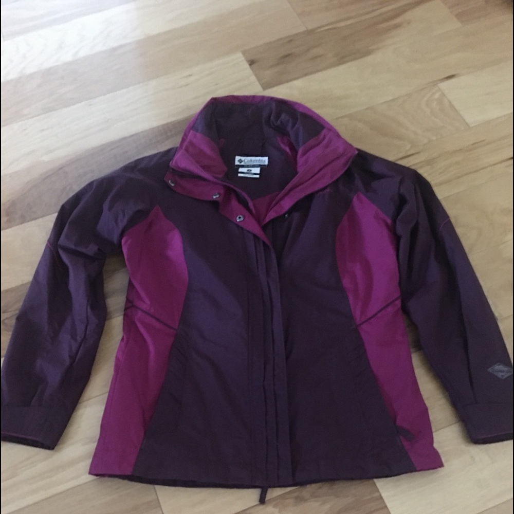 Beautiful Ladies Wine/Maroon Columbia Jacket
